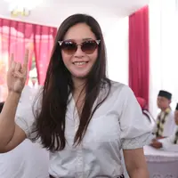 Janda tiga orang anak itu melihat isu SARA yang digunakan untuk menjatuhkan salah satu calon dianggap tidak wajar. Apalagi hal itu guna memperoleh suatu kedudukan terhormat. (Adrian Putra/Bintang.com)