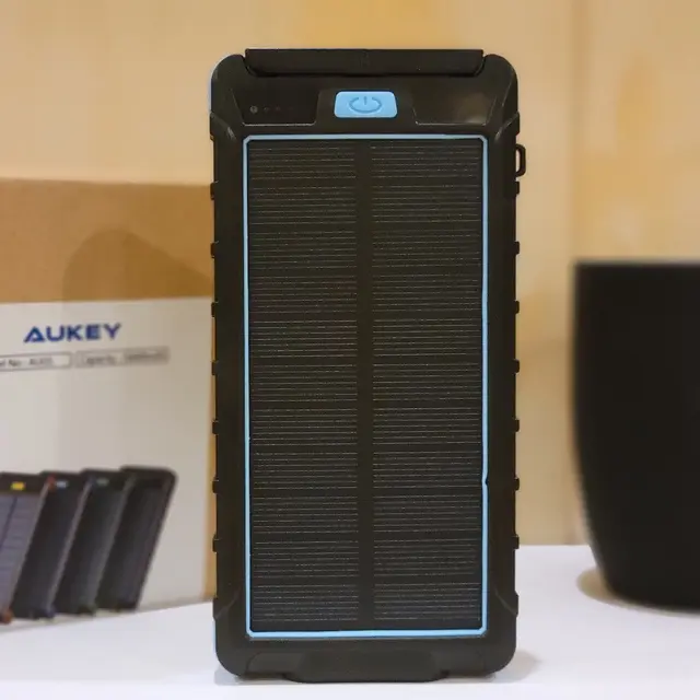 Aukey Solar Power Bank (dok. Daraz)