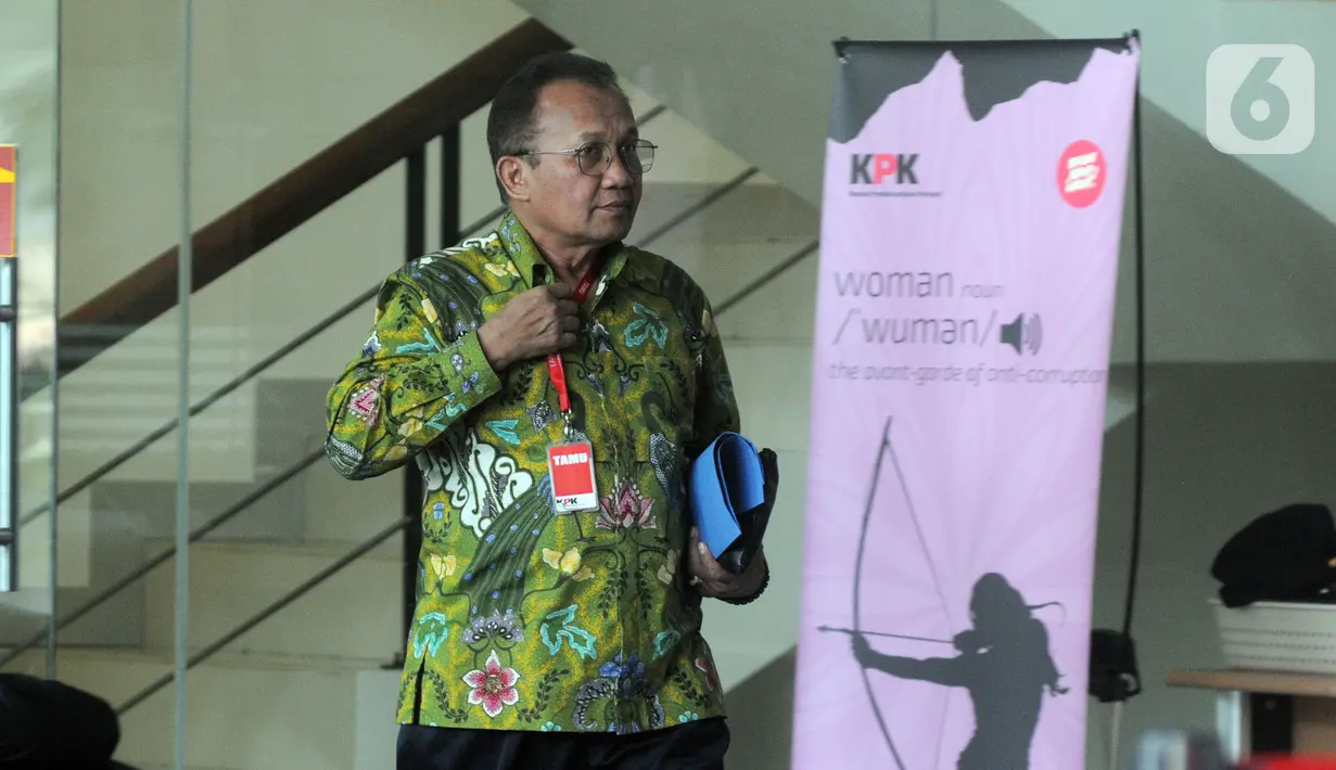 Sekretaris Mahkamah Agung (MA) Achmad Setyo Pudjoharsoyo seusai menjalani pemeriksaan di Gedung KPK, Jakarta, Rabu (18/12/2019). Achmad Setyo Pudjoharsoyo dimintai keterangan sebagai saksi tersangka Direktur PT Multicon Indrajaya Terminal (MIT) Hiendra Soenjoto (HS). (merdeka.com/Dwi Narwoko)