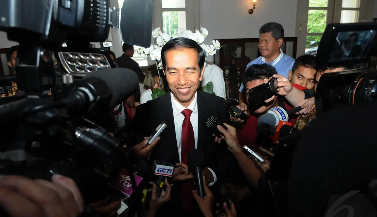 Presiden terpilih Joko Widodo kembali berkantor di Balaikota, setelah aktif lagi sebagai Gubernur DKI Jakarta.(Liputan6.com/Herman Zakharia)