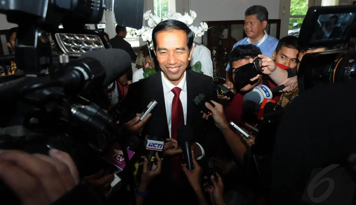 Presiden terpilih Joko Widodo kembali berkantor di Balaikota, setelah aktif lagi sebagai Gubernur DKI Jakarta.(Liputan6.com/Herman Zakharia)