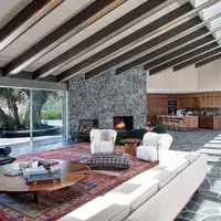 Rumah Adam Levine di Beverly Hills. (via. Celebuzz)