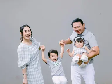 Kebersamaan Ahok dan Putri Nastiti bersama dua anak mereka. (Foto: Instagram/ btpnd).