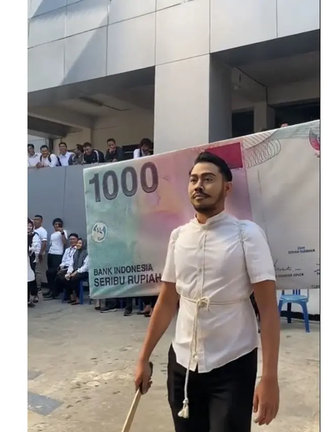 Momen Karyawan Kantor Ikut Lomba Cosplay Jadi Pattimura, Netizen: Mirip Jeje Govinda