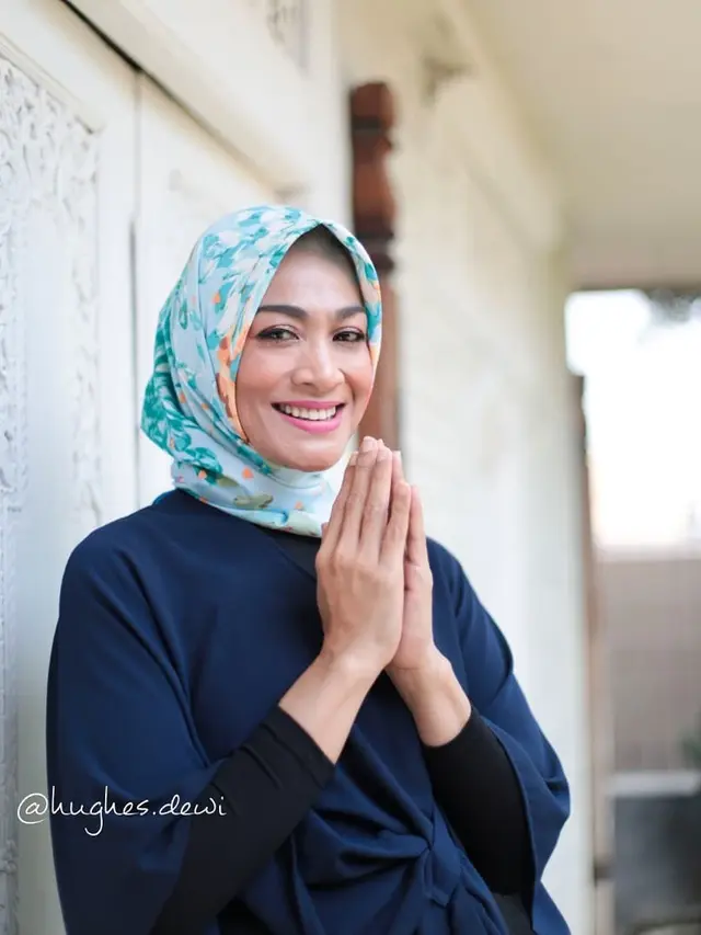 [Fimela] Dewi Hughes