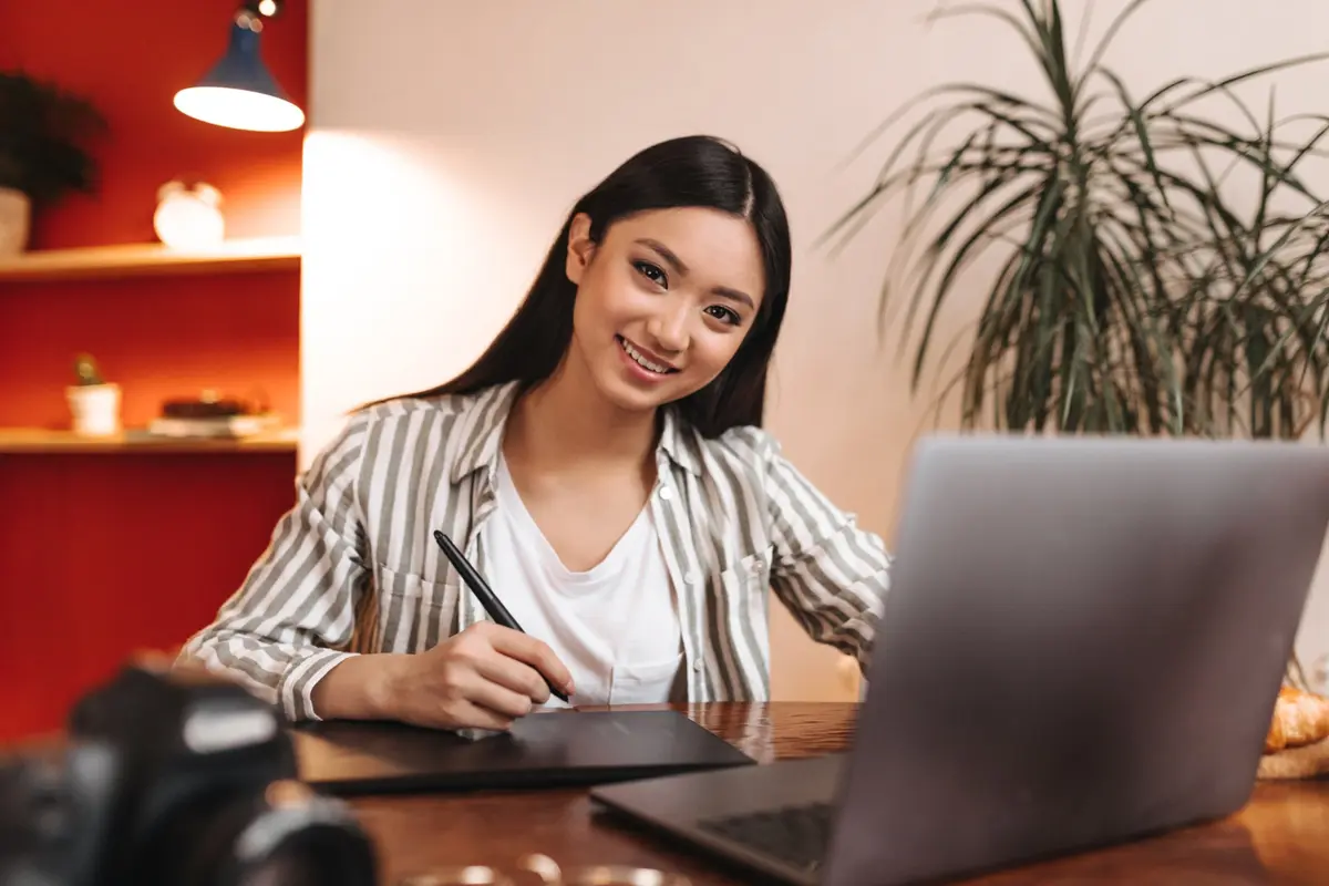Baru Pertama Kali Masuk Dunia Kerja? Begini Tips Hindari Drama Kantor yang Sering Bikin Pusing