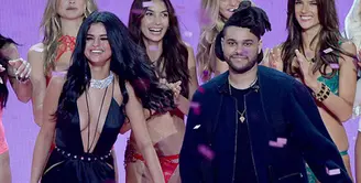 Berpaling dari mantan kekasih berhasil dilakukan Selena Gomez dan The Weeknd. Terlihat bermesaraan di depan umum, kabarnya Selena dan The Weeknd menjadi sepasang kekasih baru. (doc.dailymail.com)