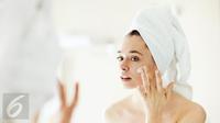 Bingung bagaimana caranya membersihkan pori-pori wajah? Simak di sini beberapa cara cerdasnya.