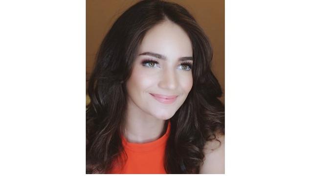 Untuk beberapa acara tertentu, Enzy tak ragu untuk dipoles makeup tebal. Penampilannya pun terlihat bak seleb hollywood.