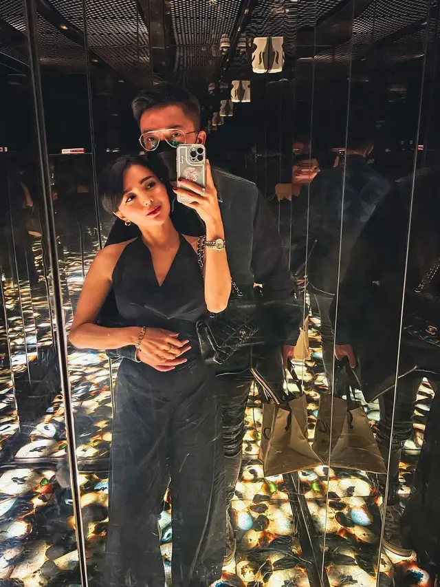 [Fimela] Wika Salim dan Max Adam