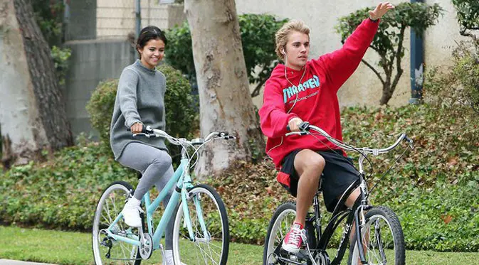 Simak 5 fakta mengenai hubungan Justin Bieber dan Selena Gomez terkini. (Sumber Foto: Daily Mail)