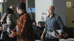 Wakil Bupati Bengkulu Selatan, Gusnan Mulyadi usai diperiksa di gedung KPK, Jakarta, Rabu (30/5). Gusnan diperiksa sebagai saksi terkait kasus suap pengadaan pekerjaan infrastruktur di Pemkab Bengkulu Selatan tahun anggaran 2018. (Merdeka.com/Dwi Narwoko)