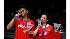 Video aksi ganda campuran Indonesia Praveen Jordan / Debby Susanto yang meraih juara All England 2016 setelah mengalahkan Joachim Fischer / Christina Pedersen asal Denmark. Sumber video Youtube Badminton V.