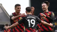 Para pemain Manchester City merayakan gol yang dicetak Julian Alvarez ke gawang Fulham dalam lanjutan Premier League 2022/2023, Minggu (30/4/2023) malam WIB. (AFP/Adian Dennis)