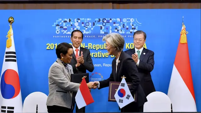 Presiden Joko Widodo atau Jokowi mengadakan pertemuan bilateral dengan Presiden Korea Selatan Moon Jae-in di Hotel Westin, Senin (25/11/2019)