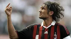 AC Milan's captain Paolo Maldini acknwoledges the supporters at the end of his team's Serie A match against AS Roma in Milan's San Siro Stadium on May 24, 2009. AFP PHOTO/FILIPPO MONTEFORTE