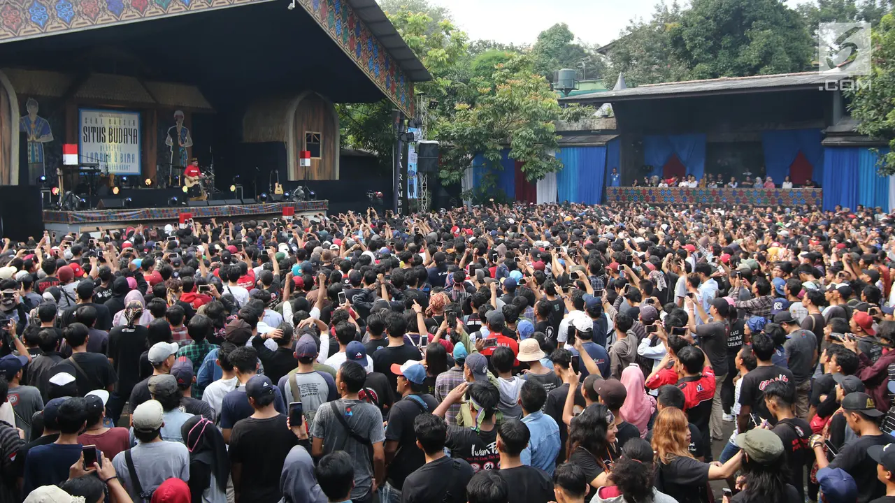 OI Padati Seri Konser Situs Budaya Iwan Fals