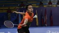 Aksi Anthony Sinisuka Ginting pada final bulutangkis beregu putra SEA Games 2019 melawan Malaysia, di Muntinlupa Sports Complex, Manila, Rabu (4/12/2019). (Bola.com/Muhammad Iqbal Ichsan)