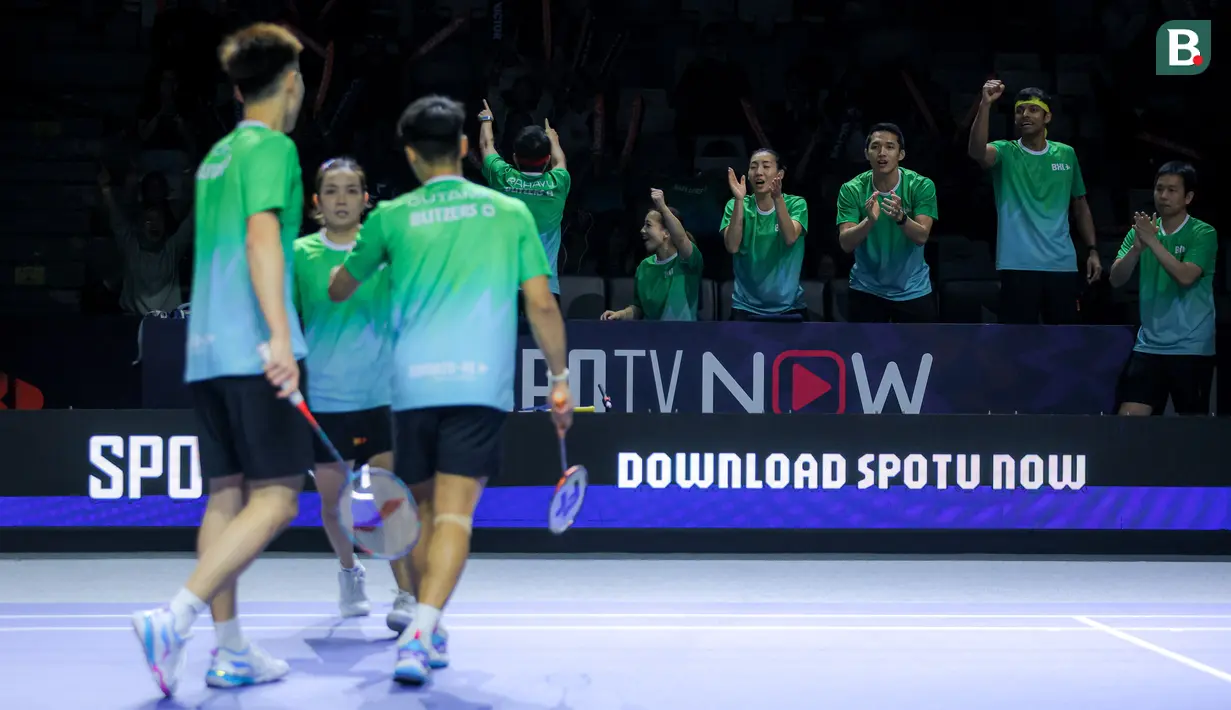 <p>Tim Blitzers melakukan selebrasi setelah mencetak poin ke arah tim Rockets dalam laga pertama 3v3 Badminton XL 2025 yang berlangsung di Istora Senayan, Jakarta, Jumat (03/10/2025). (Bola.com/Bagaskara Lazuardi)</p>