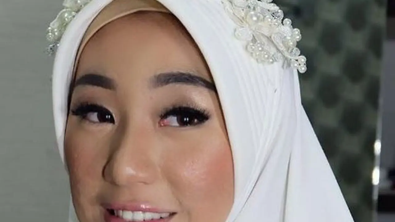 [Bintang] Larissa Chou, Makeup Artist yang Dipersunting Anak Arifin Ilham