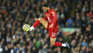 Bek Liverpool, Joe Gomez, mengontrol bola saat melawan Tottenham Hotspur pada laga Premier League 2019 di Stadion Anfield, Minggu (27/10). Liverpool menang 2-1 atas Tottenham Hotspur. (AP/Jon Super)
