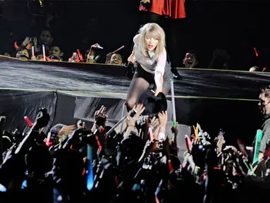 Aksi Taylor Swift Histeriskan Penonton