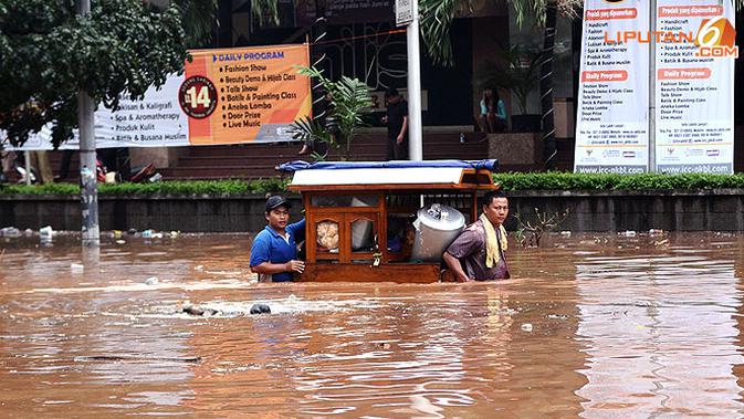 Kerugian Ekonomi Jakarta Akibat Banjir Capai Miliaran Rupiah  Bisnis