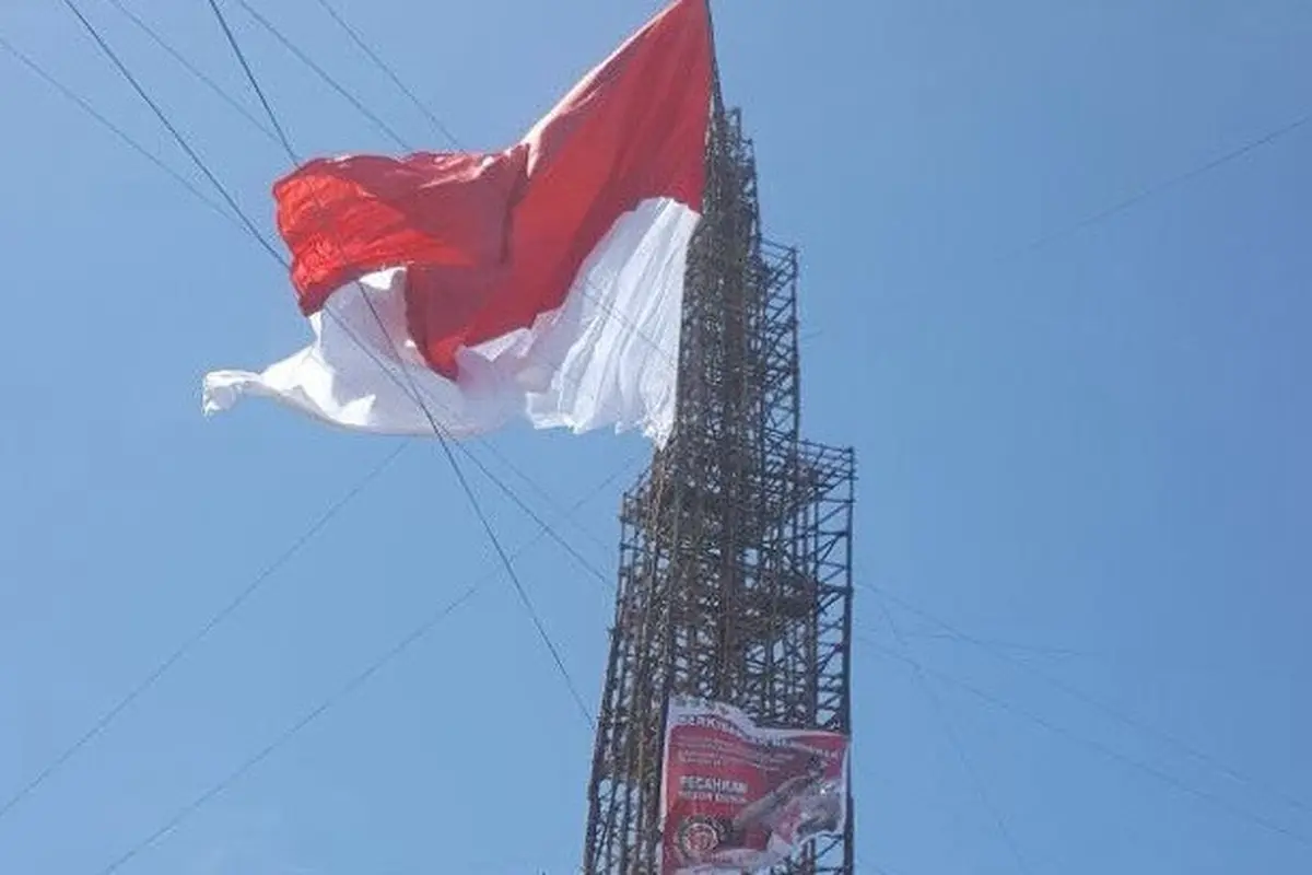 Bendera Merah Putih berukuran 1000 meter persegi di Paser Utara (Liputan6.com/Pool/Gerakan Pramuka)