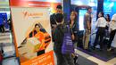 Pengunjung mengunjungi salah satu stan pameran ivent Mekari di Jakarta, Kamis (25/4). Bank Mandiri berharap dapat memperkuat kapasitas UKM khususnya digital banking yang bisa memberikan kemudahan transaksi dan efisiensi usaha. (Liputan6.com/Angga Yuniar)