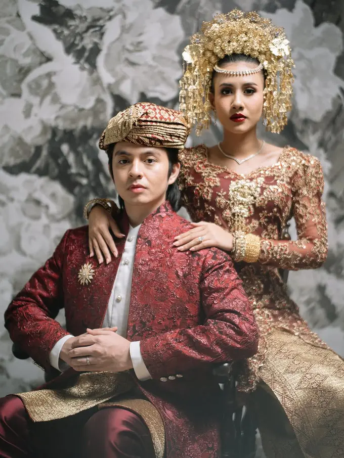 Potret Angga Yunanda & Shenina Cinnamon Jadi Pengantin Minang dalam Prewedding yang Baru Terungkap