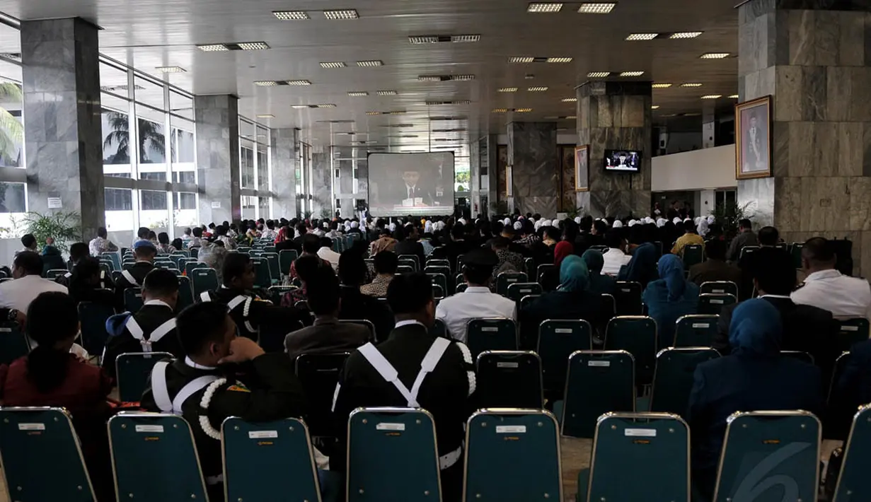 Suasana di luar ruang sidang Paripurna, di Komplek DPR RI, Jakarta, Jumat, (15/8/14). (Liputan6.com/Johan Tallo)
