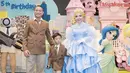 <p>Bella mengenakan ball gown warna baby blue persis dengan Cinderella. Dengan lengan model balon putih organza. [@bellashofie_rigan]</p>
