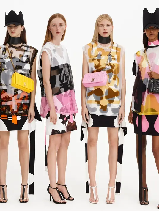 Burberry bekerja sama dengan dua fotografer Mert dan Marcus yang menampilkan pada nuansa minimalis. (Dok/Burberry).