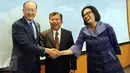 Wapres Jusuf Kalla bertemu dengan Presiden Bank Dunia, Jim Yong Kim dan Managing Director Bank Dunia, Sri Mulyani (ki-ka), Washington DC, Amerika Serikat, (1/4). KTT Keamanan Nuklir digelar karena rasa khawatir terhadap keamanan global. (Tim Media Wapres)