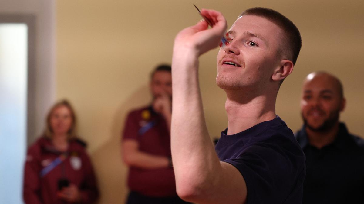 Kabar Baik MU! Adam Wharton Bisa Gabung Manchester United di Tahun 2026