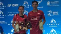 Ganda campuran Indonesia, Ronald Alexander/Annisa Saufika, di podium utama setelah menjuarai Selandia Baru Terbuka Grand Prix Gold 2017, Minggu (6/8/2017). (PBSI)