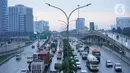 Kendaraan melintasi Jalan Tol Lingkar Dalam Jakarta di Cilandak, Jakarta Selatan, Jumat (2/10/2020). Direktorat Lalu Lintas Polda Metro Jaya mencatat jumlah kendaraan yang melintas pada jalur protokol menurun 21 persen ketika pemberlakuan PSBB Jakarta saat ini. (Liputan6.com/Immanuel Antonius)