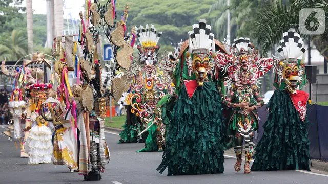 Jember Fashion Carnaval dalam Parade Tribal Grandeur
