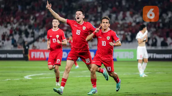 <p>Selebrasi gelandang Timnas Indonesia, Egy Maulana Vikri (kanan) bersama Justin Hubner setelah mencetak gol ke gawang Vietnam pada laga Grup F kualifikasi Piala Dunia 2026 Zona Asia di Stadion Utama Gelora Bung Karno (SUGBK), Senayan, Jakarta, Kamis (21/3/2024). (Bola.com/Bagaskara Lazuardi)</p>