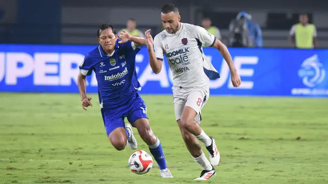 Persita Tangerang Vs Persib Bandung.