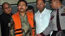 Usai menjalani 7 jam pemeriksaan sebagai tersangka kasus suap pengurusan sengketa Pilkada di MK, Bupati Tapanuli Tengah, Raja Bonaran Situmeang langsung ditahan, Jakarta, Senin (6/10/2014) (Liputan6.com/Miftahul Hayat)
