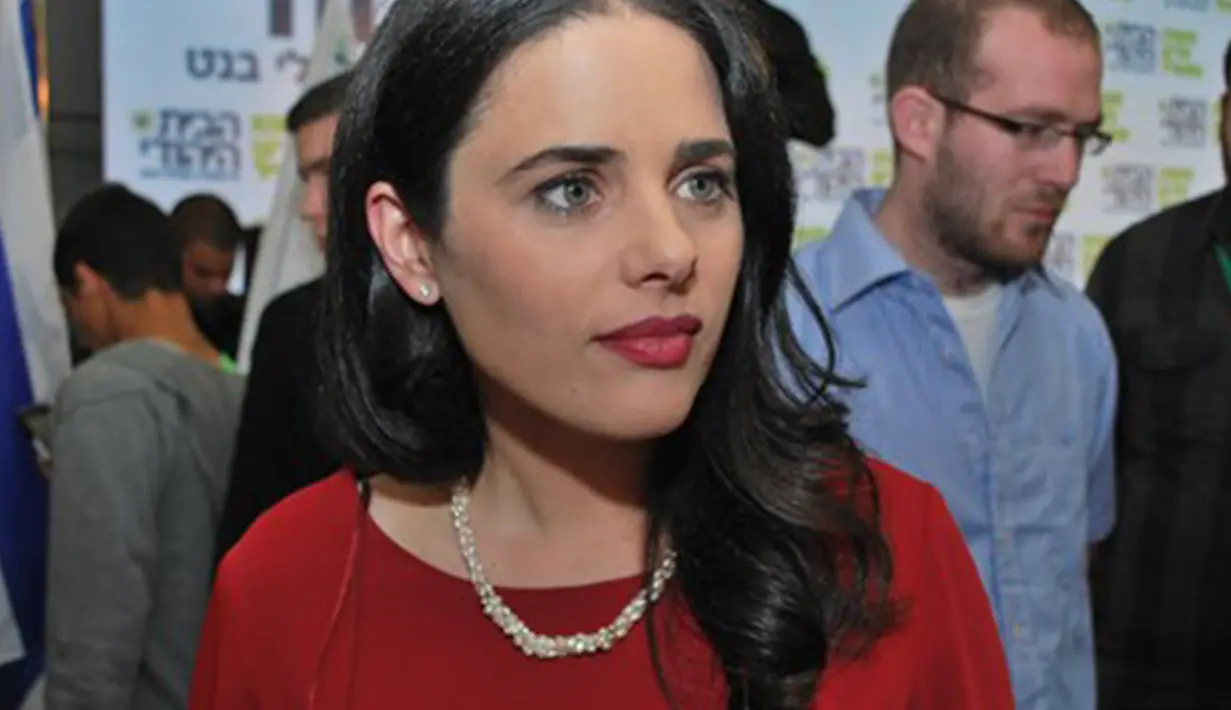 Cantik, namun berhati keji. Itulah definisi yang pas untuk menggambarkan Ayelet Shaked (israelandhuff.com)