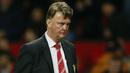 Pelatih MU, Louis Van Gaal, sudah enam pertandingan terakhir gagal memberikan Setan Merah kemenangan. Kondisi itu membuatnya kian dekat dengan pemecatan. (Reuters/Jason Cairnduff)