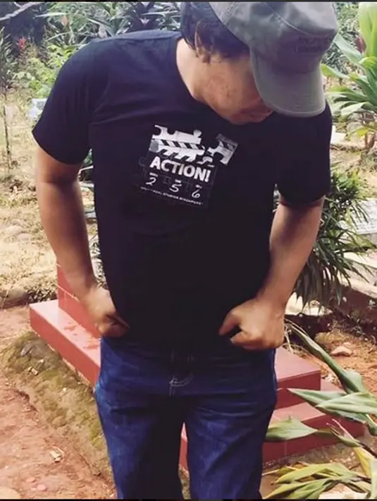 Nur Cantika Aldi alias Caca, anak Komeng meninggal dunia pada Sabtu Malam, 27 Agustus lalu. Kepergian mendadak itu mengejutkan banyak pihak. Bahkan Komeng mengaku tidak mendapat firasat apapun. (Instagram/indradewi2242)