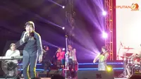 The Glamorous Electronic Journey; Konser Nostalgia KLa Project