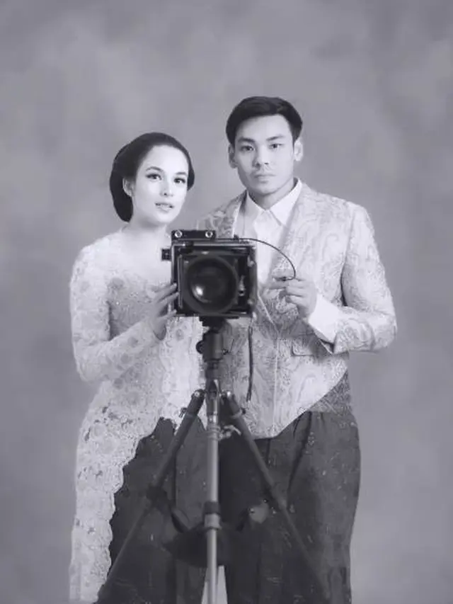7 Potret Chelsea Islan dan Suami Rayakan Anniversary Pertama, Tampil Menawan