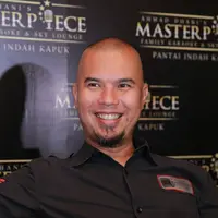 Ahmad Dhani bersama kuasa hukumnya, Ramdhan Alamsyah melaporkan media online Warta Kota ke Direktorat Kriminal Khusus Polda Metro Jaya. (Galih W. Satria/Bintang.com)