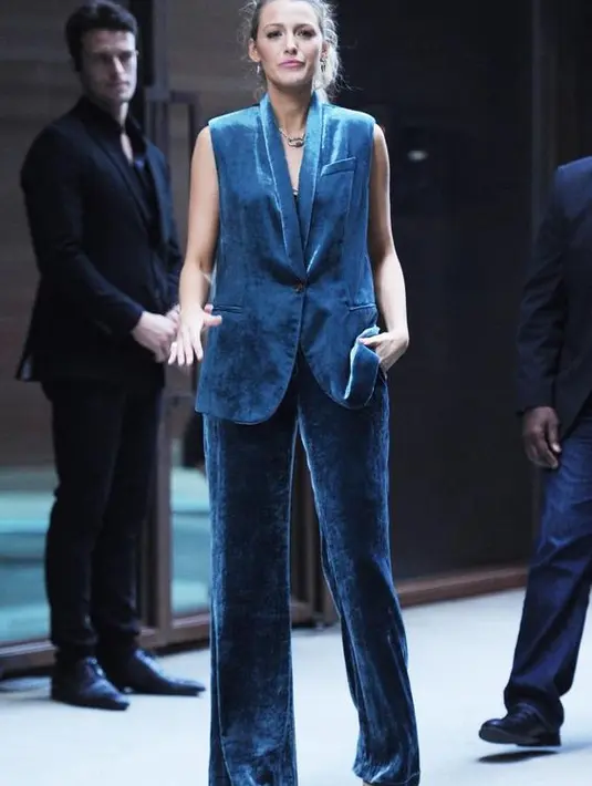 <p>Satu set blazer dan palazo juga bisa mengoptimalkan gaya sophisticated. [Foto: Pinterest]</p>