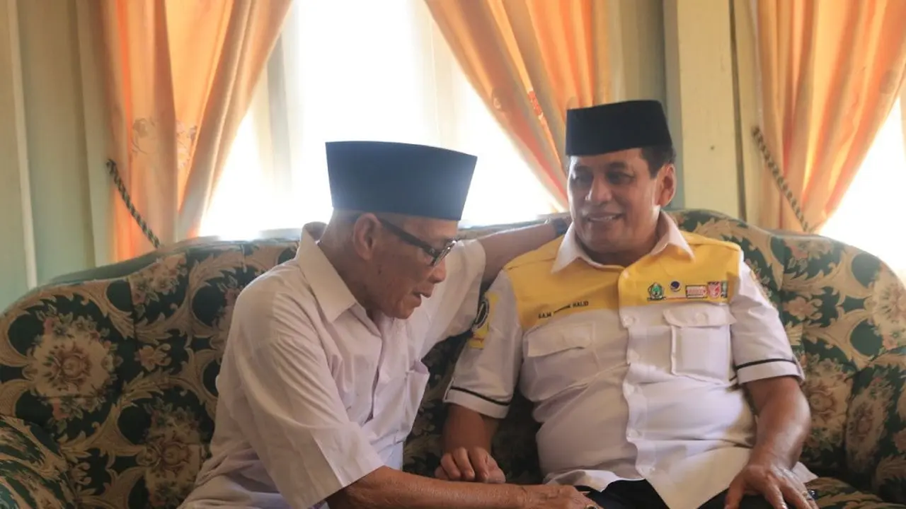 Nurdin Halid, Cagub Sulsel saat berbincang-bincang dengan tokoh masyarakat (Liputan6.com/ Eka Hakim)