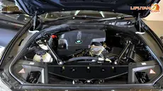 Untuk varian mesin, BMW 528i Luxury memiliki beberapa varian, dengan teknologi yang membuat mesin irit bahan bakar tanpa mengurangi performa (Liputan6.com/Johan Tallo). 